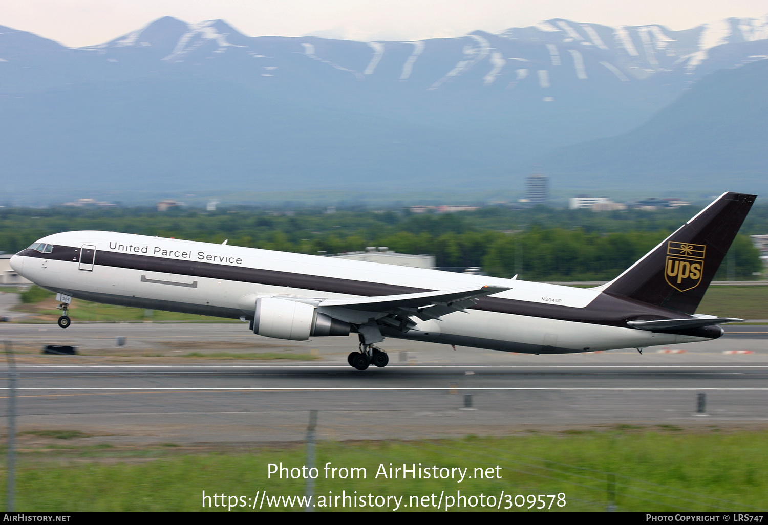 Aircraft Photo Of N304UP Boeing 767 34AF ER United Parcel Service