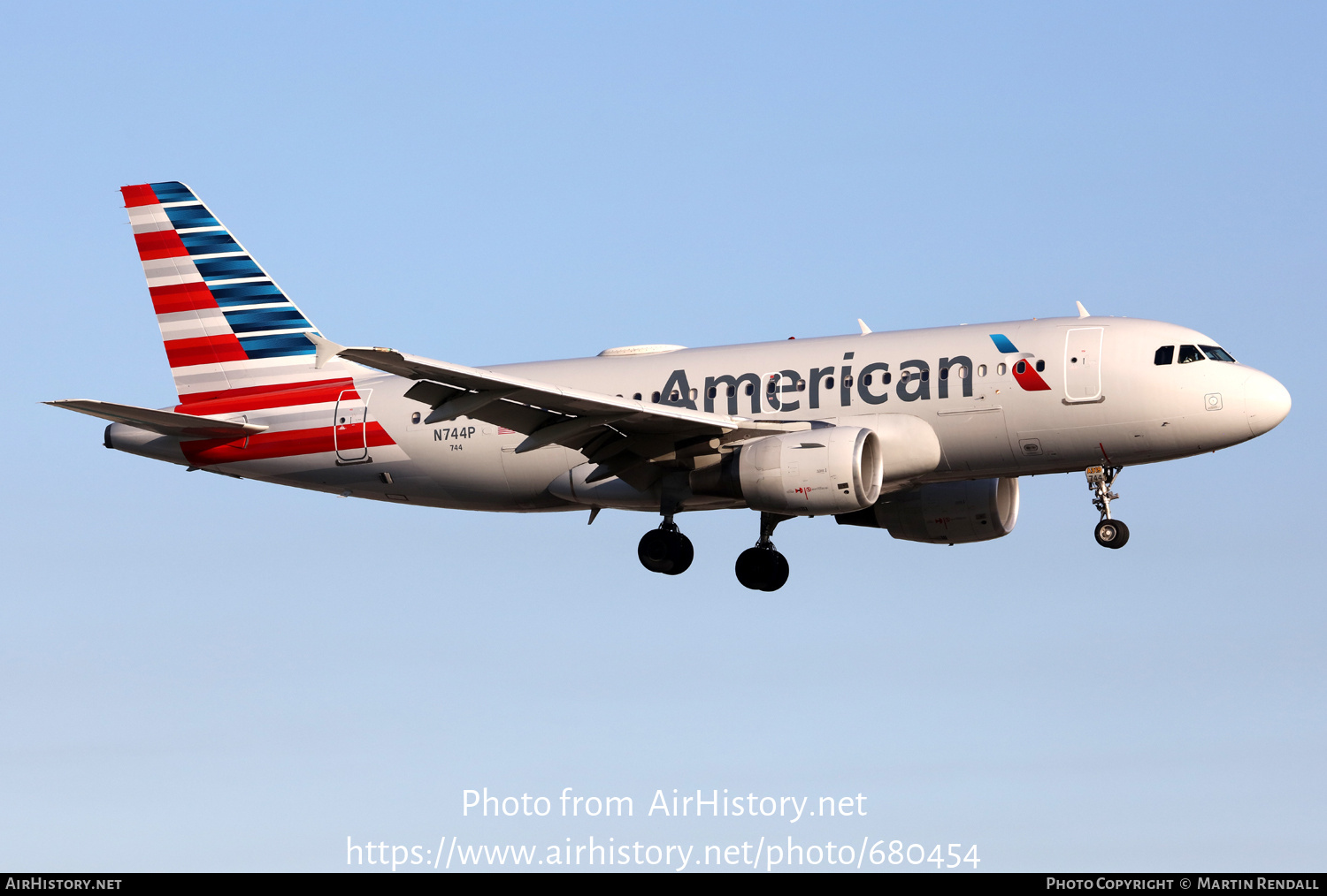 Aircraft Photo of N744P | Airbus A319-112 | American Airlines | AirHistory.net #680454