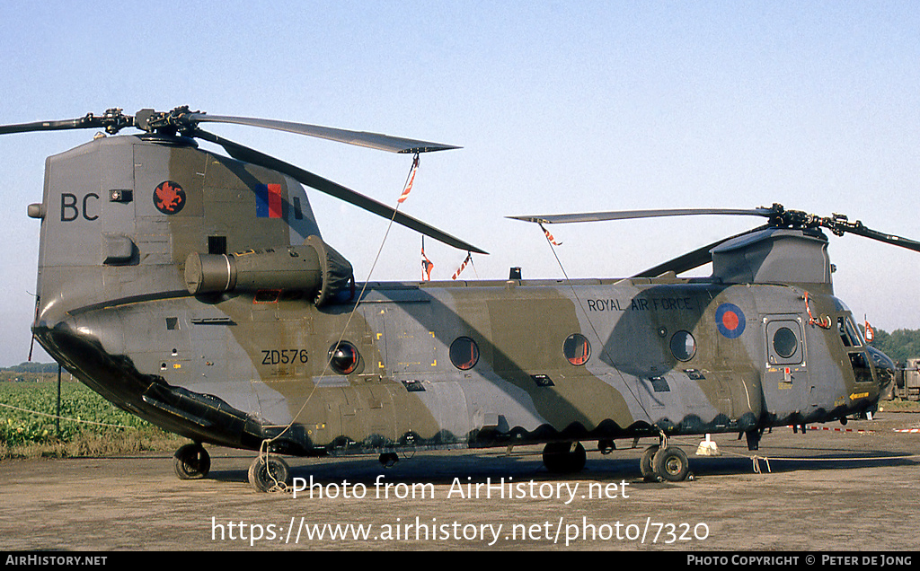 Aircraft Photo of ZD576 | Boeing Vertol Chinook HC1 (352) | UK - Air Force | AirHistory.net #7320