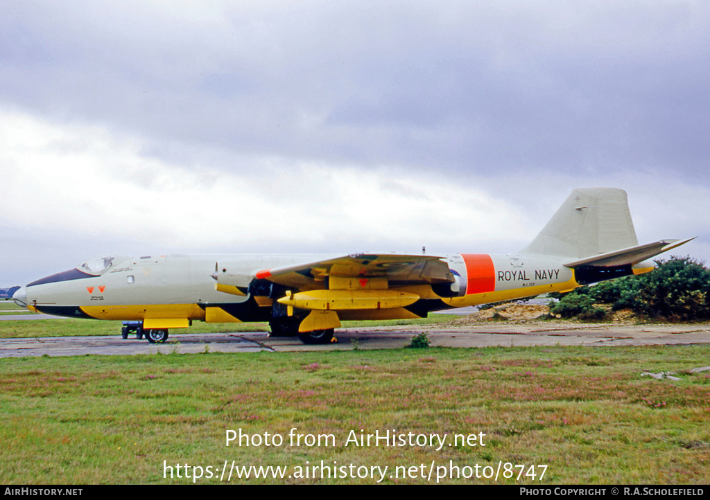 Aircraft Photo of WJ717 | English Electric Canberra TT18 | UK - Navy | AirHistory.net #8747