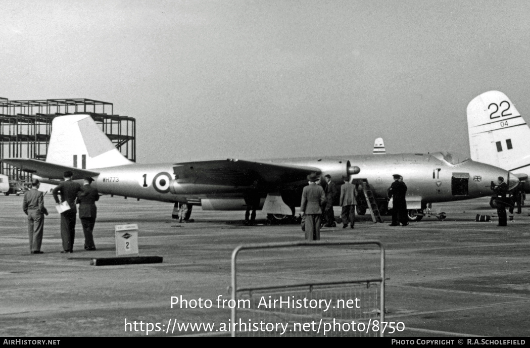 Aircraft Photo of WH773 | English Electric Canberra PR7 | UK - Air ...