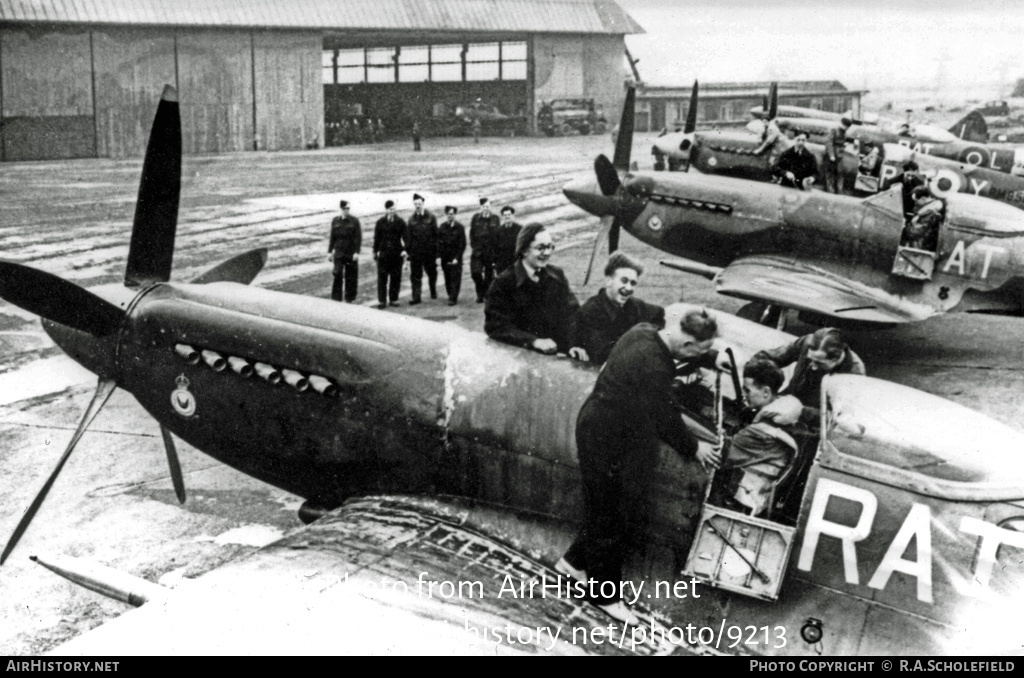 Aircraft Photo of RM851 | Supermarine 379 Spitfire F14 | UK - Air Force | AirHistory.net #9213