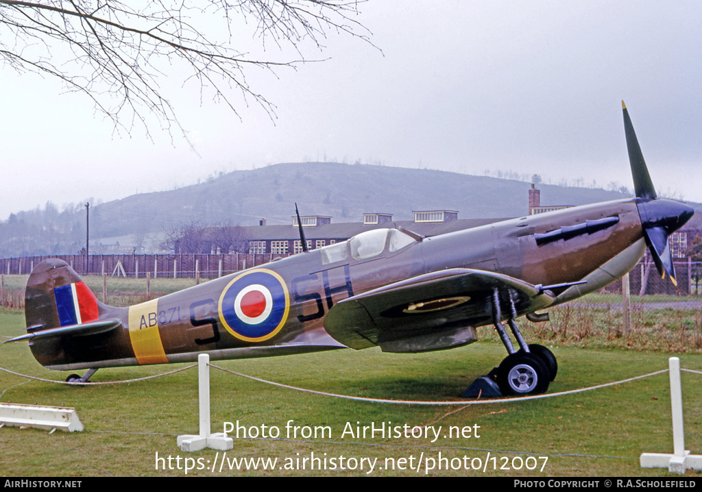 Aircraft Photo of BL614 | Supermarine 349 Spitfire F5B | UK - Air Force | AirHistory.net #12007