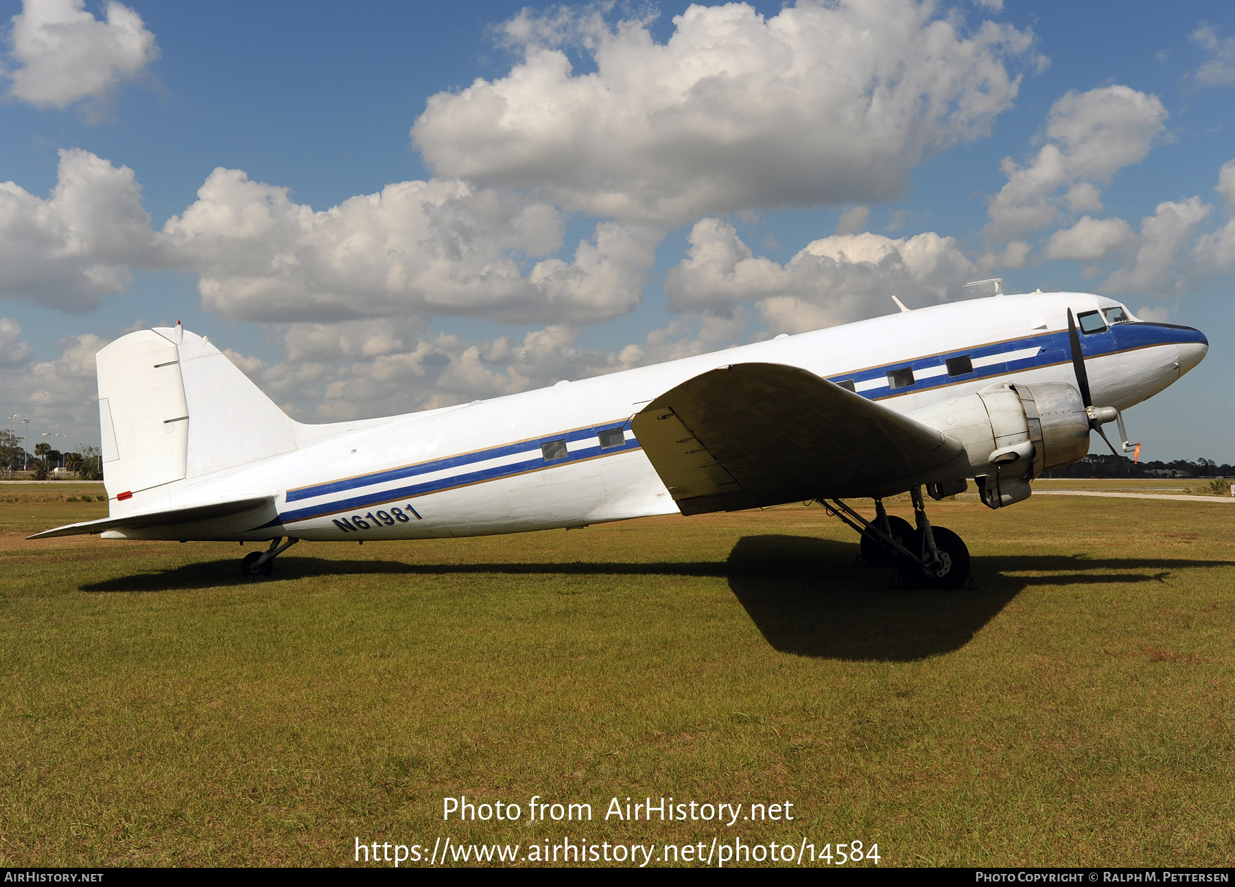 Aircraft Photo of N61981 | Douglas DC-3(A) | AirHistory.net #14584