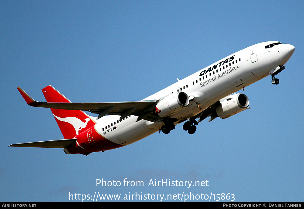 Aircraft Photo of VH-VYE | Boeing 737-838 | Qantas | AirHistory.net #15863