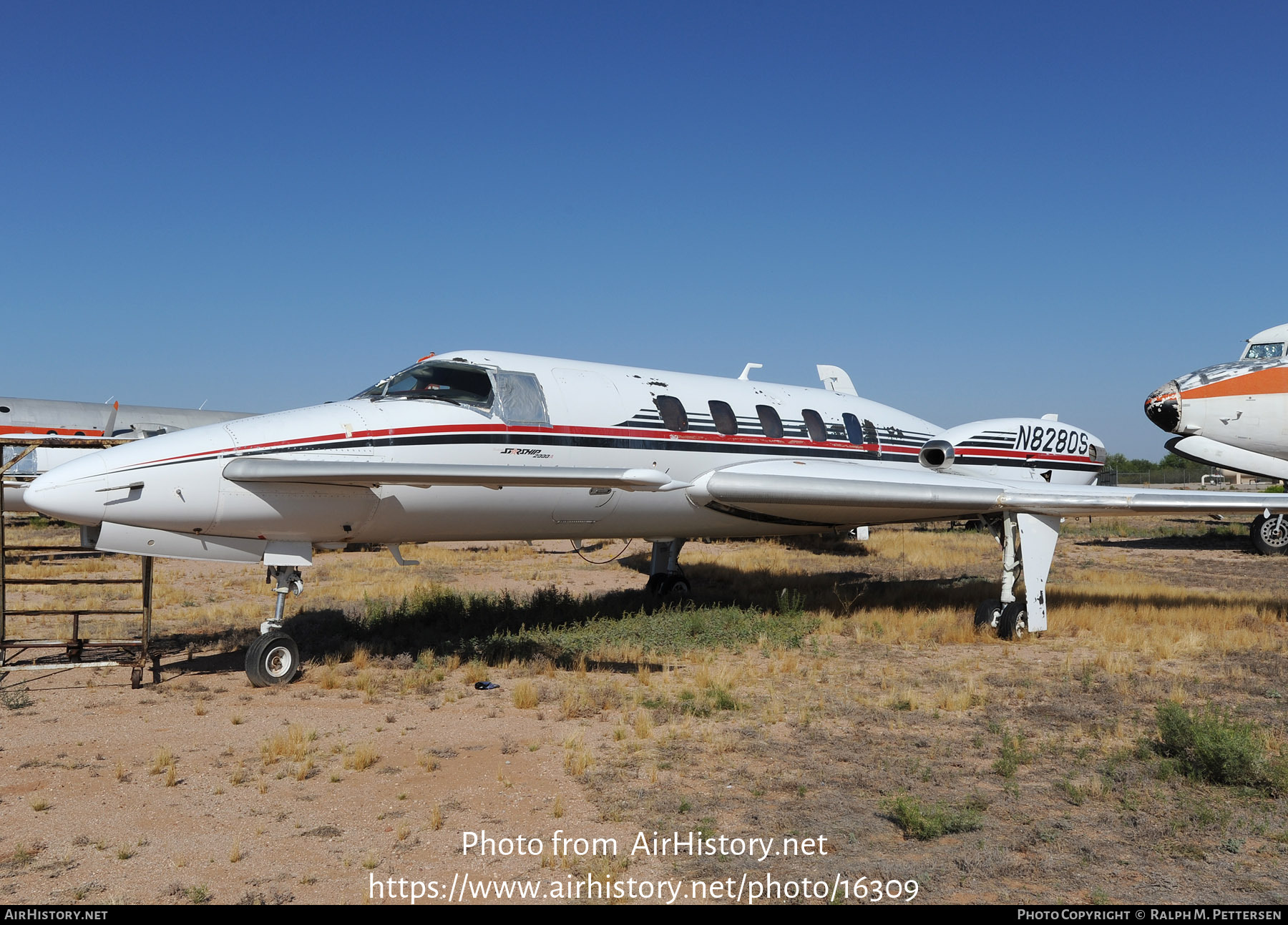 Aircraft Photo of N8280S | Beech 2000 Starship 1 | AirHistory.net #16309