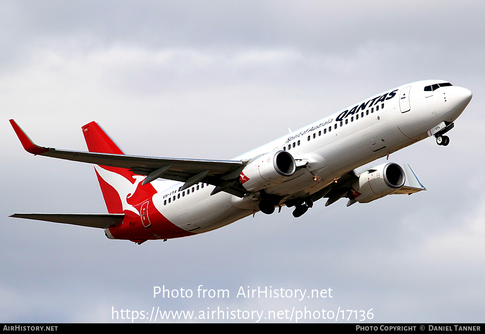 Aircraft Photo of VH-VYA | Boeing 737-838 | Qantas | AirHistory.net #17136