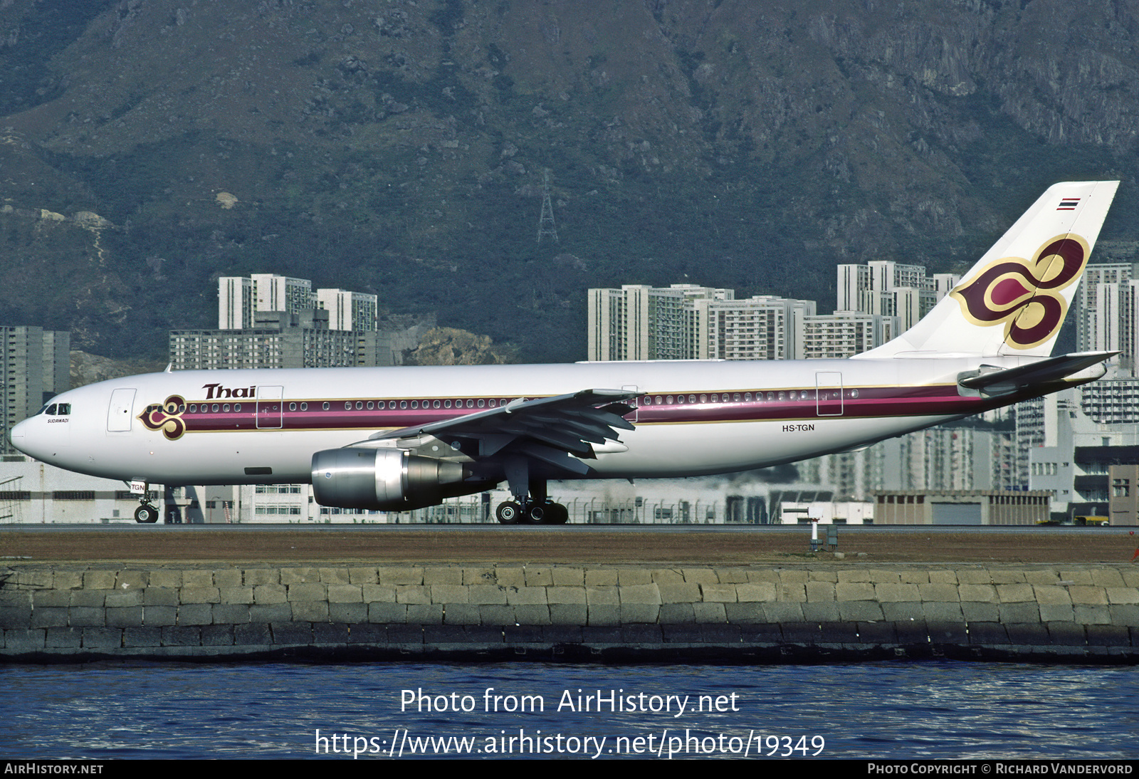 Aircraft Photo of HS-TGN | Airbus A300B4-103 | Thai Airways International | AirHistory.net #19349