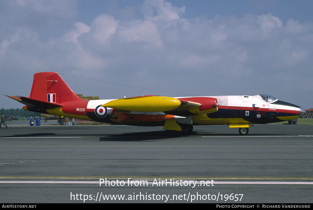 Aircraft Photo of WK128 | English Electric Canberra B(TT)2 | UK - Air Force | AirHistory.net #19657