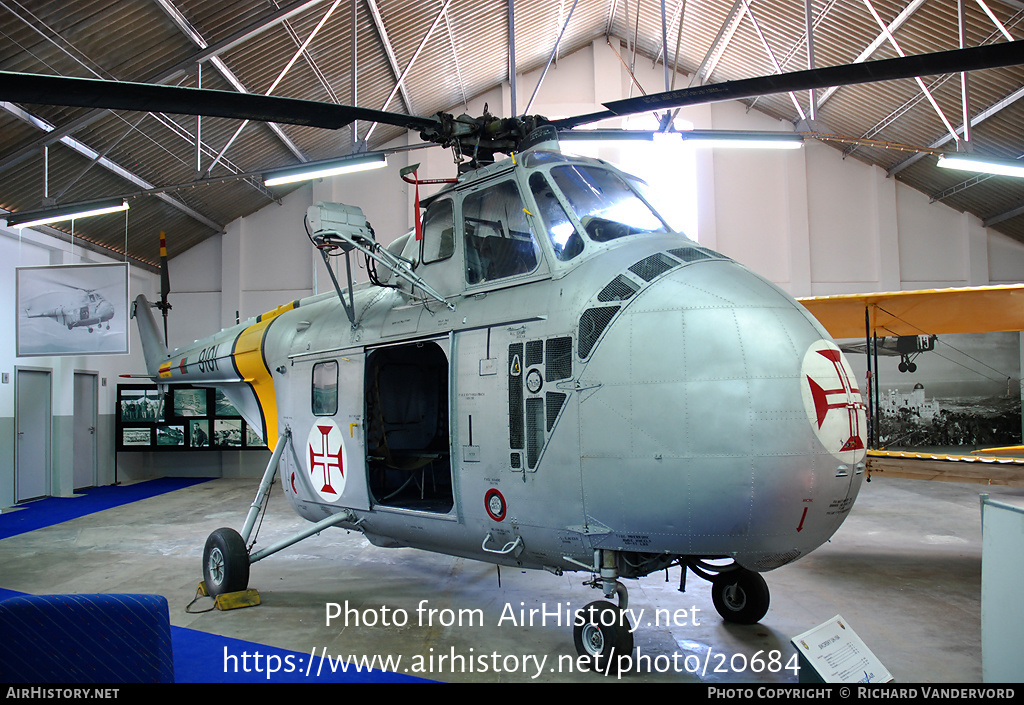 Aircraft Photo of MM57-5979 / 9101 | Sikorsky H-19D Chickasaw (S-55D) | Portugal - Air Force | AirHistory.net #20684