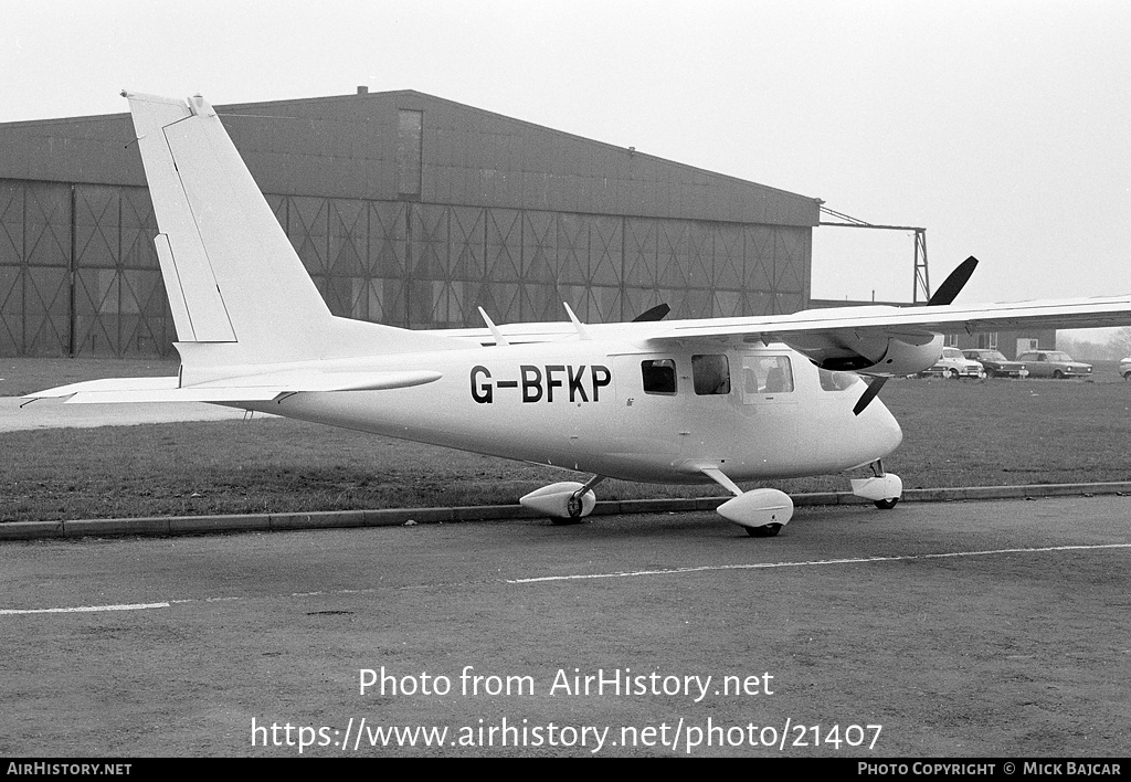 Aircraft Photo of G-BFKP | Partenavia P-68B | AirHistory.net #21407