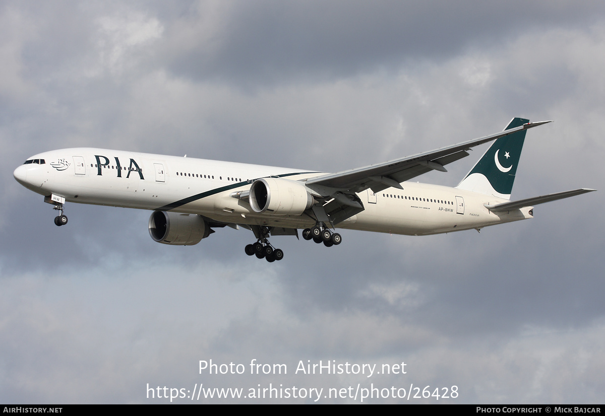 Aircraft Photo of AP-BHW | Boeing 777-340/ER | Pakistan International Airlines - PIA | AirHistory.net #26428