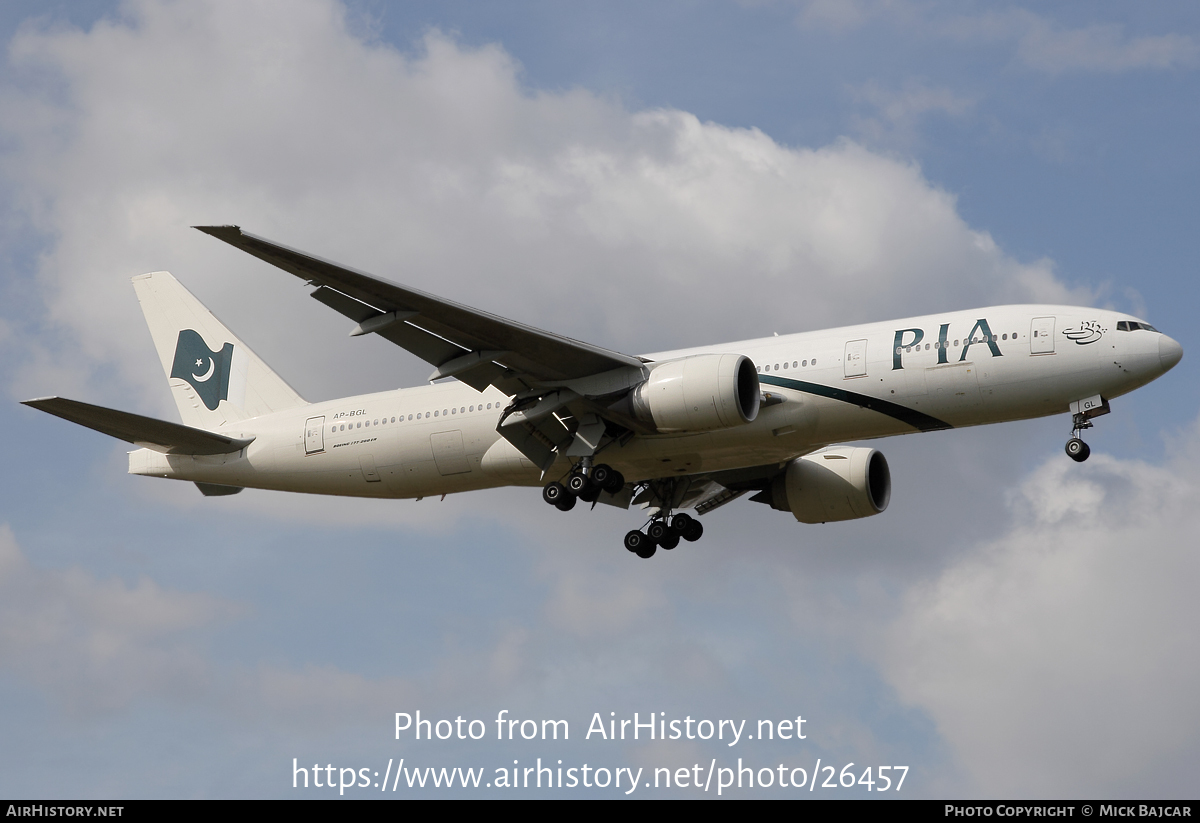 Aircraft Photo of AP-BGL | Boeing 777-240/ER | Pakistan International Airlines - PIA | AirHistory.net #26457