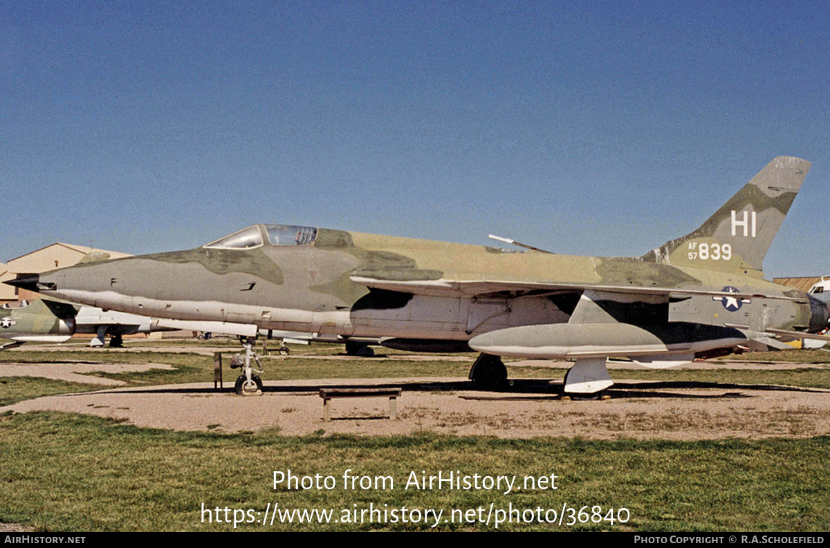 Aircraft Photo of 57-5839 / AF57-839 | Republic F-105B Thunderchief | USA - Air Force | AirHistory.net #36840