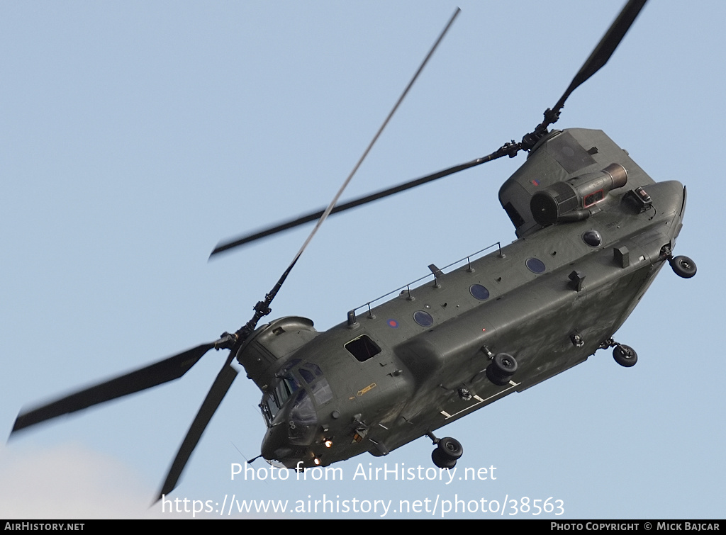 Aircraft Photo of ZD574 | Boeing Chinook HC2 (352) | UK - Air Force | AirHistory.net #38563