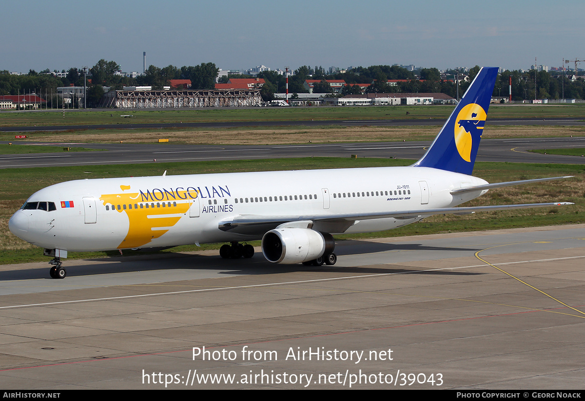 Aircraft Photo of JU-1011 | Boeing 767-3W0/ER | MIAT Mongolian Airlines | AirHistory.net #39043