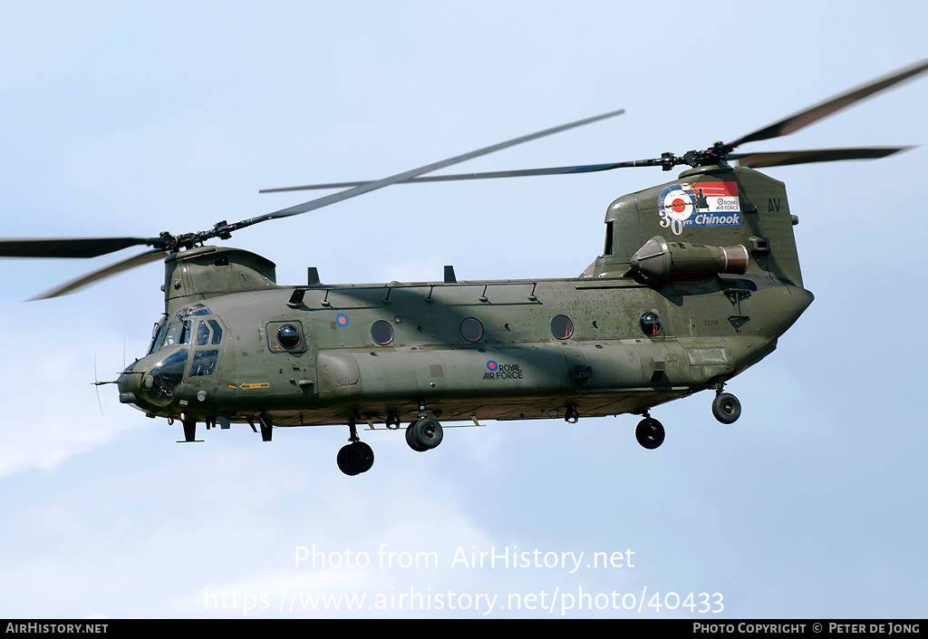 Aircraft Photo of ZA714 | Boeing Chinook HC2 (352) | UK - Air Force | AirHistory.net #40433