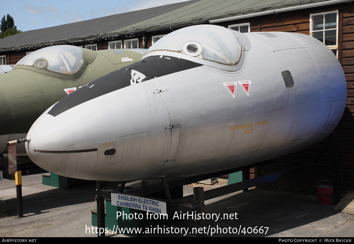 Aircraft Photo of XH584 | English Electric Canberra T4 | UK - Air Force | AirHistory.net #40667