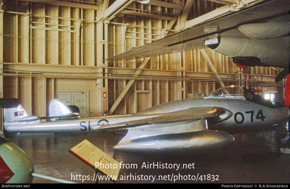 Aircraft Photo of 17074 | De Havilland D.H. 100 Vampire F3 | Canada - Air Force | AirHistory.net #41832