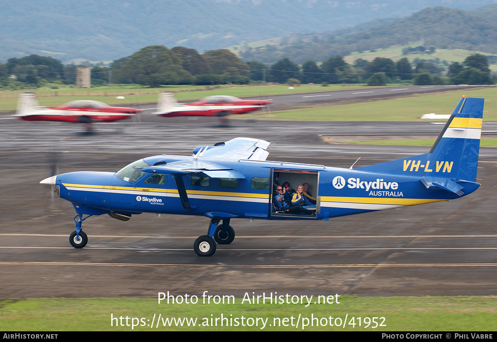 Aircraft Photo of VH-LVN | Cessna 208B Texas Turbine Supervan 900 | Skydive Australia | AirHistory.net #41952