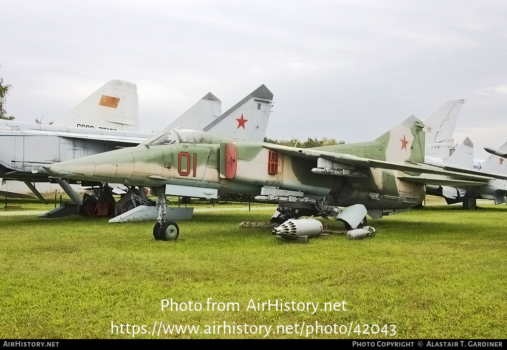 Aircraft Photo of 01 red | Mikoyan-Gurevich MiG-27D | Russia - Air Force | AirHistory.net #42043