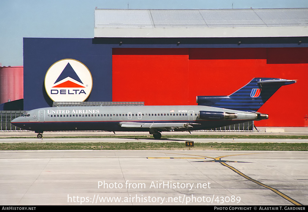 Aircraft Photo of N7451U | Boeing 727-222/Adv | United Airlines | AirHistory.net #43089