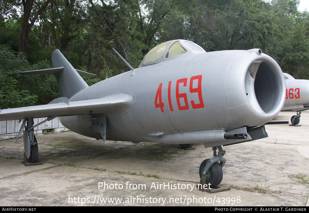 Aircraft Photo of 4169 | Mikoyan-Gurevich MiG-15 | China - Air Force | AirHistory.net #43998