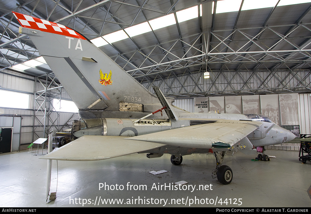 Aircraft Photo of ZE934 | Panavia Tornado F3 | UK - Air Force | AirHistory.net #44125