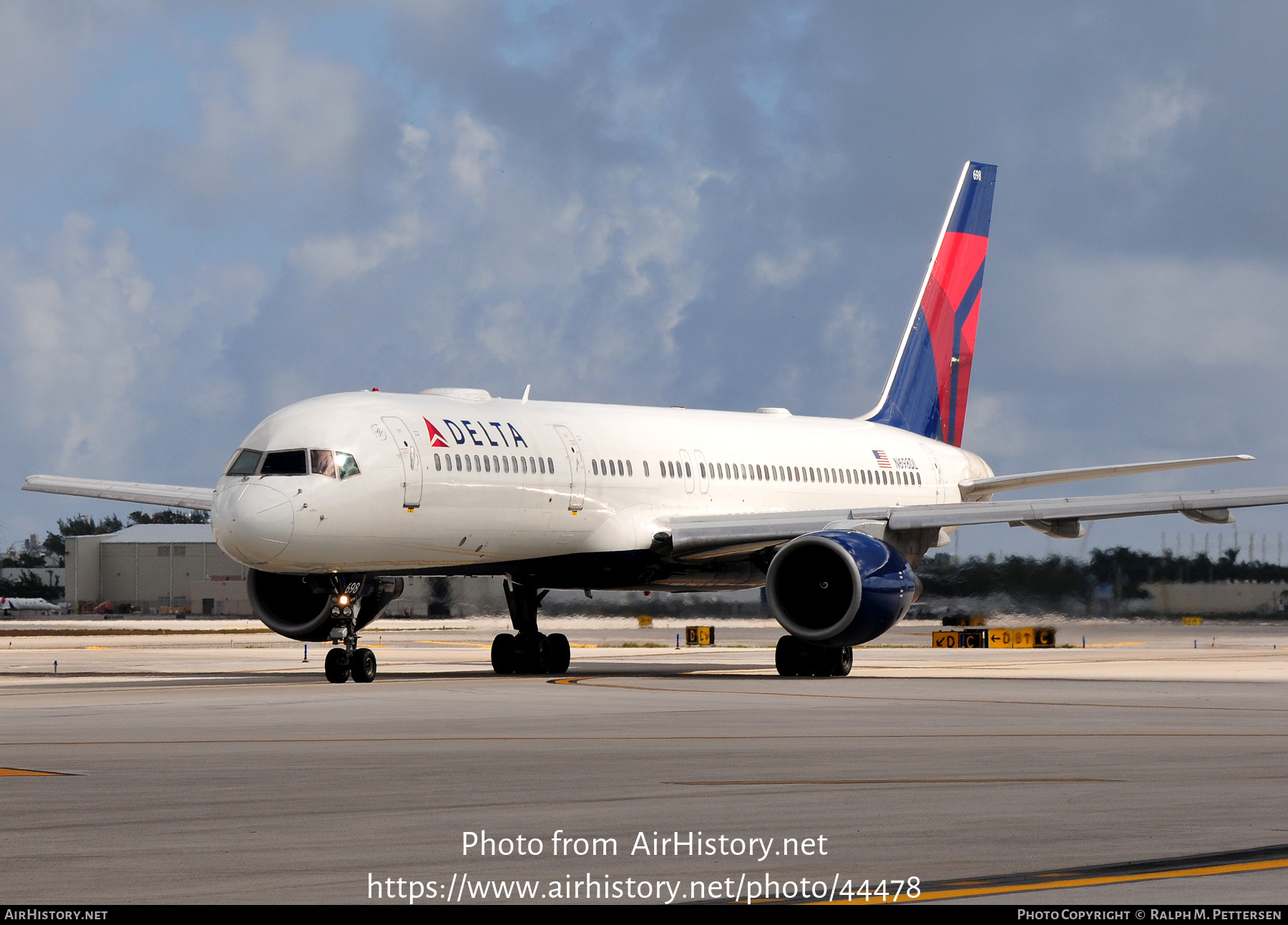 Aircraft Photo of N698DL | Boeing 757-232 | Delta Air Lines | AirHistory.net #44478