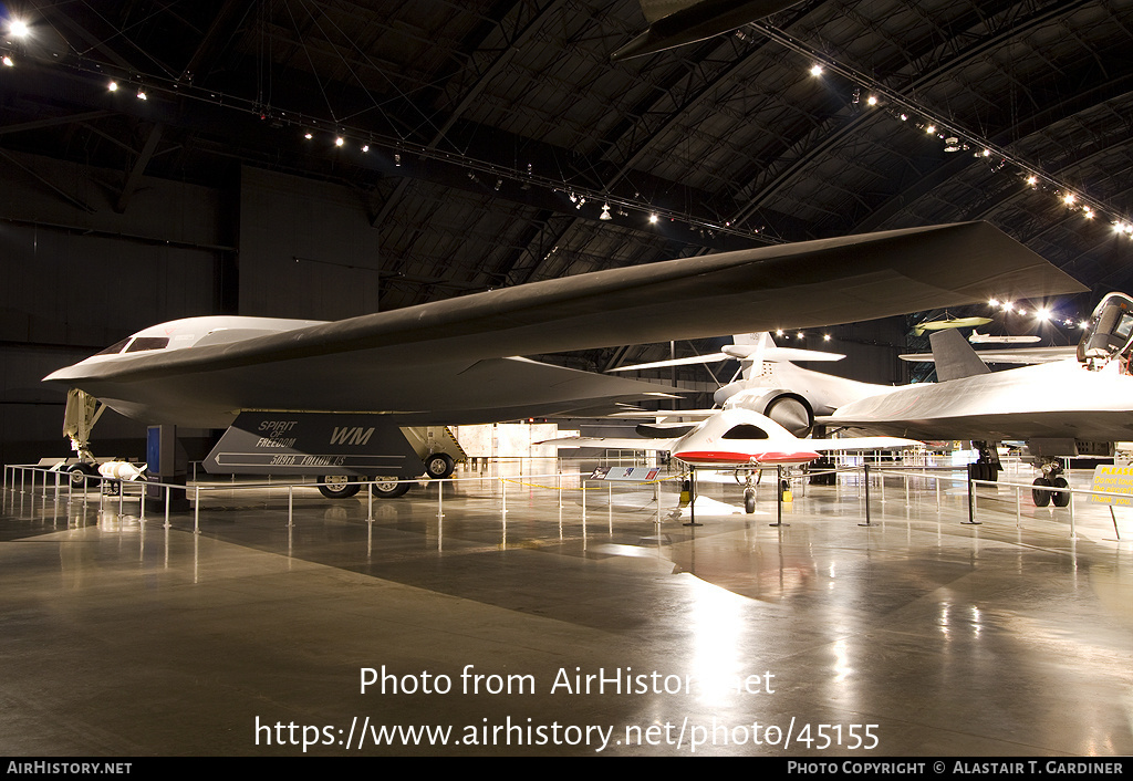 Aircraft Photo of 82-1070 | Northrop Grumman B-2A Spirit | USA - Air Force | AirHistory.net #45155