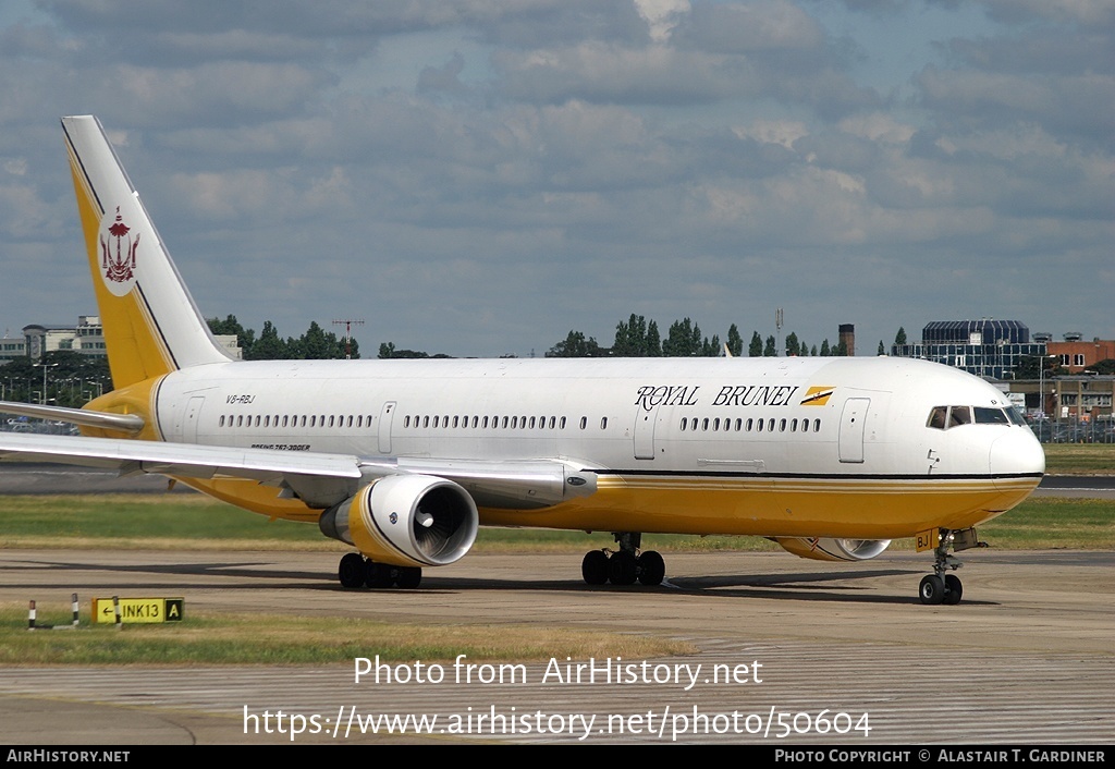 Aircraft Photo of V8-RBJ | Boeing 767-33A/ER | Royal Brunei Airlines | AirHistory.net #50604