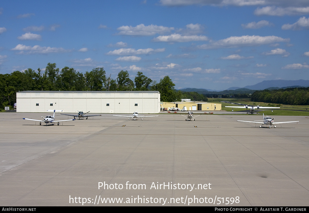 Airport photo of Sevierville / Gatlinburg - Pigeon Forge (KGKT / GKT) in Tennessee, United States | AirHistory.net #51598