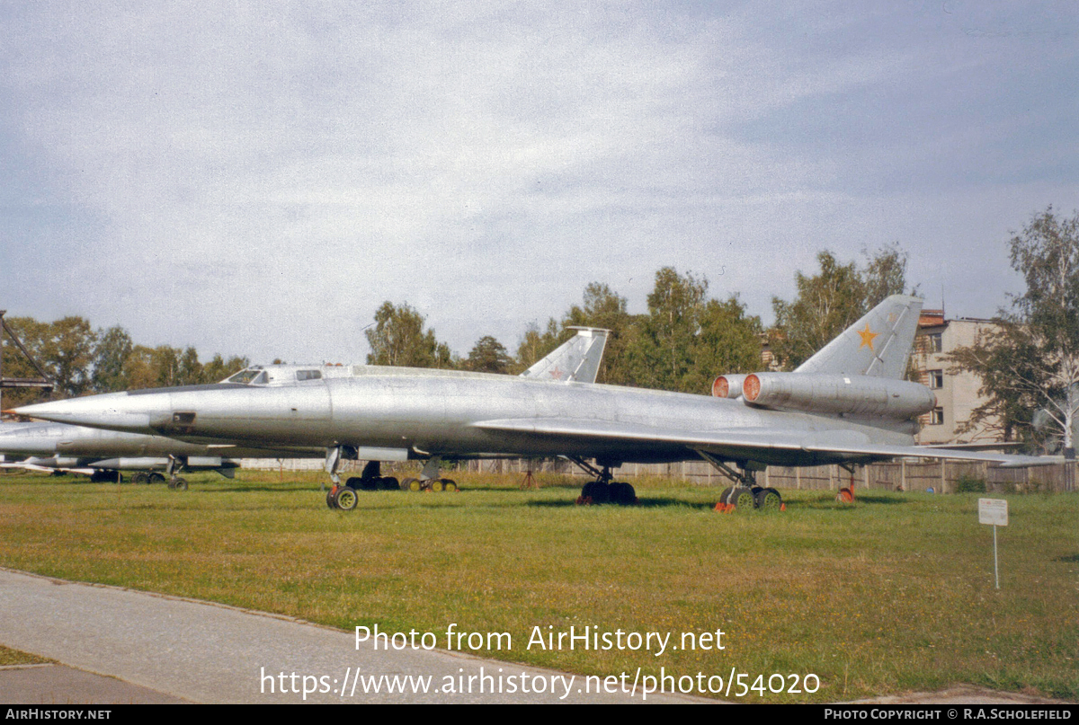 Aircraft Photo of 32 red | Tupolev Tu-22K | Soviet Union - Air Force | AirHistory.net #54020