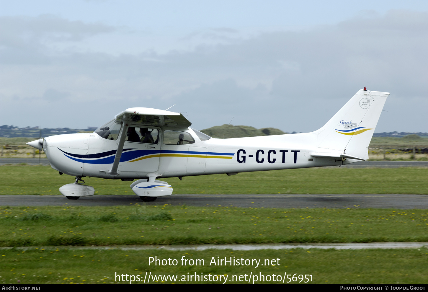 Aircraft Photo of G-CCTT | Cessna 172S Skyhawk SP | Roy Executive Aviation | AirHistory.net #56951