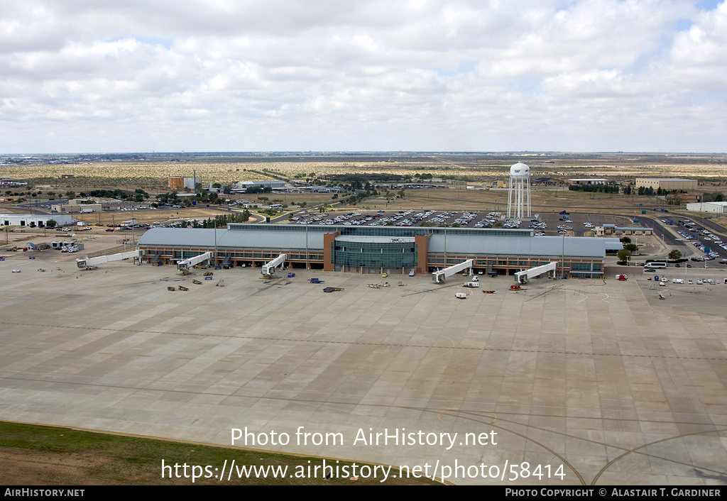 Airport photo of Midland - International Air and Space Port (KMAF / MAF) in Texas, United States | AirHistory.net #58414