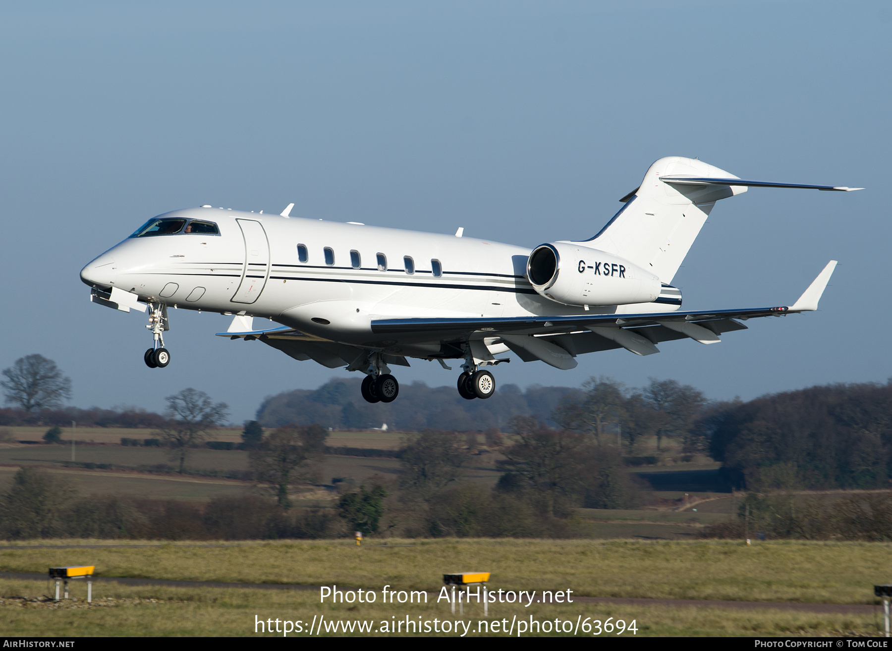 Aircraft Photo of G-KSFR | Bombardier Challenger 300 (BD-100-1A10) | AirHistory.net #63694