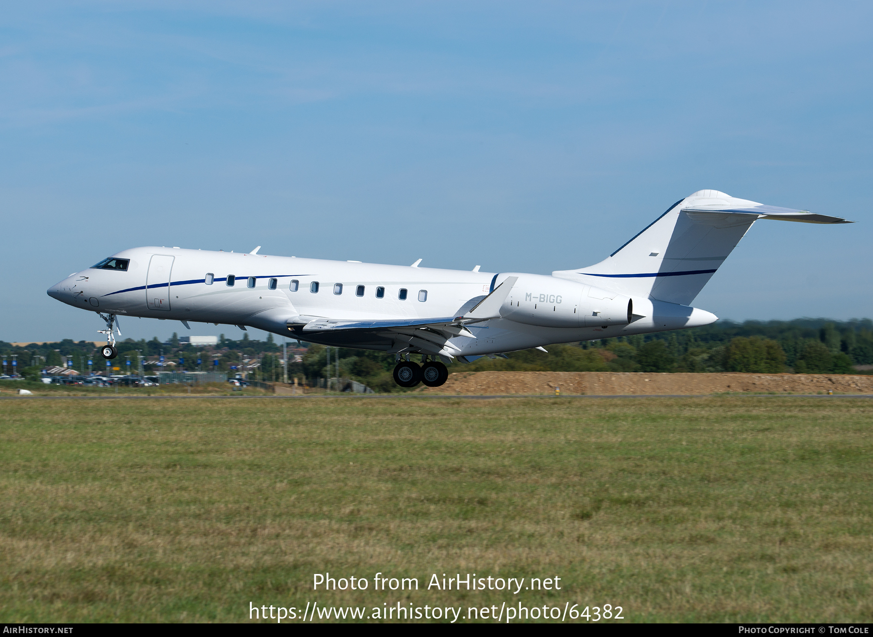 Aircraft Photo of M-BIGG | Bombardier Global 5000 (BD-700-1A11) | AirHistory.net #64382