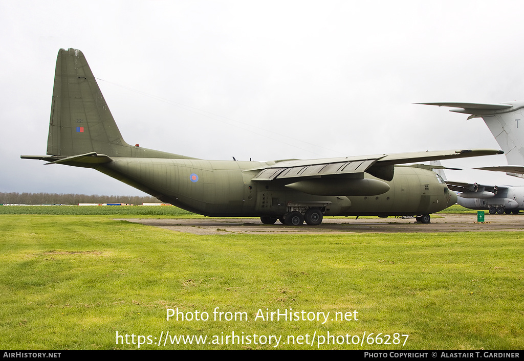 Aircraft Photo of XV221 | Lockheed C-130K Hercules C3 (L-382) | UK - Air Force | AirHistory.net #66287