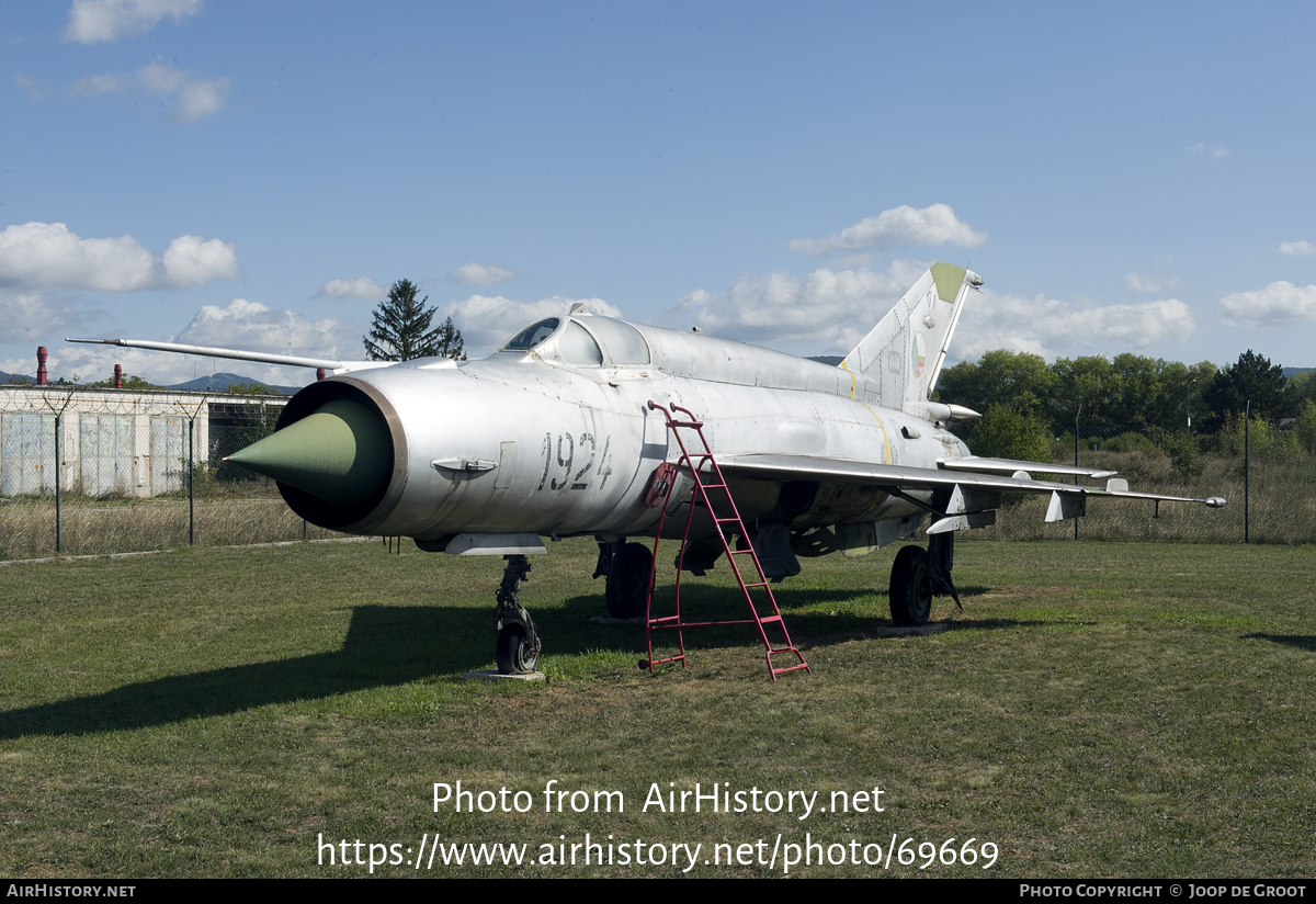 Aircraft Photo of 1924 | Mikoyan-Gurevich MiG-21R | Czechoslovakia - Air Force | AirHistory.net #69669