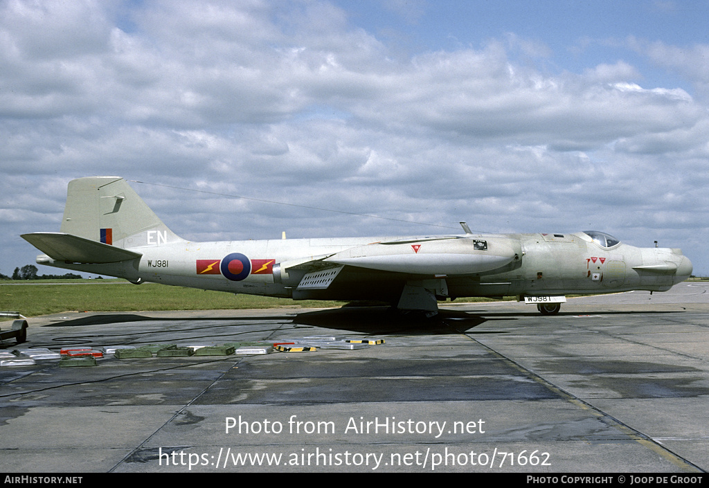 Aircraft Photo of WJ981 | English Electric Canberra T17A | UK - Air Force | AirHistory.net #71662