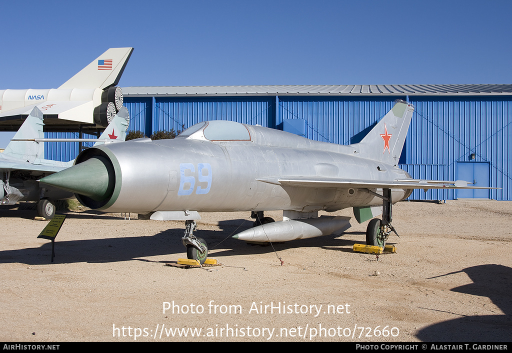 Aircraft Photo of 69 BUE | Mikoyan-Gurevich MiG-21PF | Soviet Union - Air Force | AirHistory.net #72660