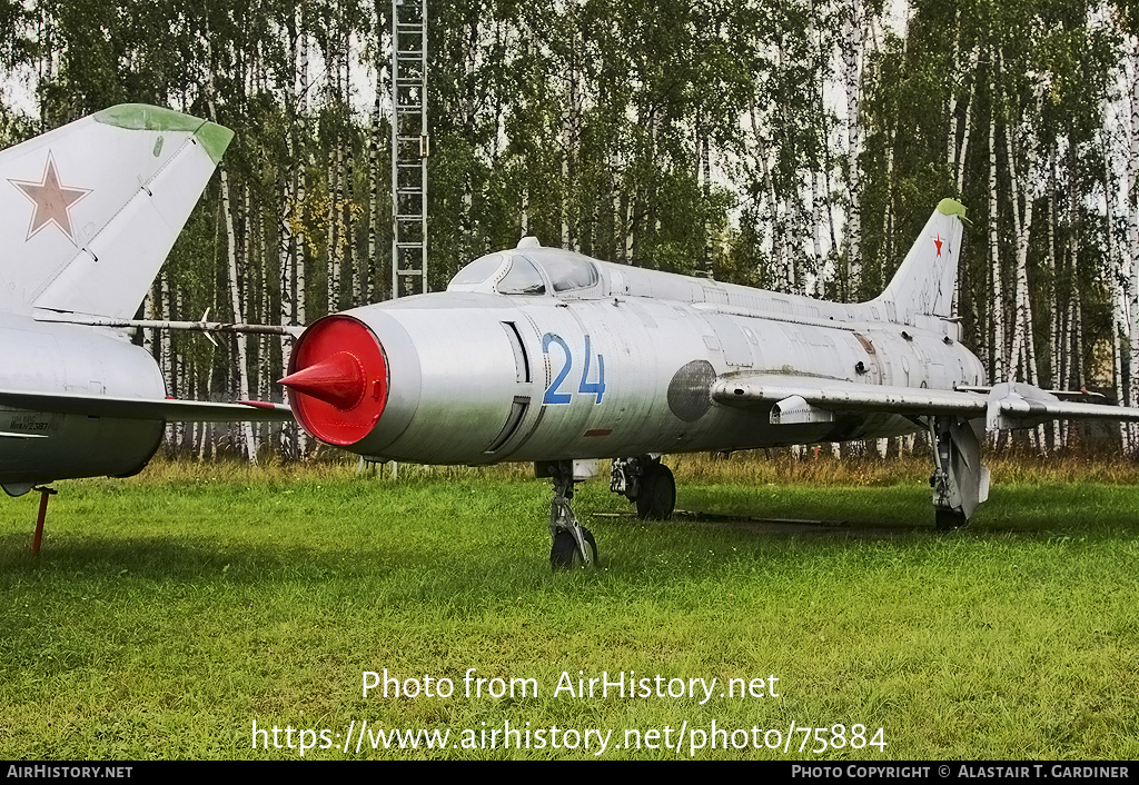 Aircraft Photo of 24 blue | Sukhoi Su-17 | Russia - Air Force | AirHistory.net #75884