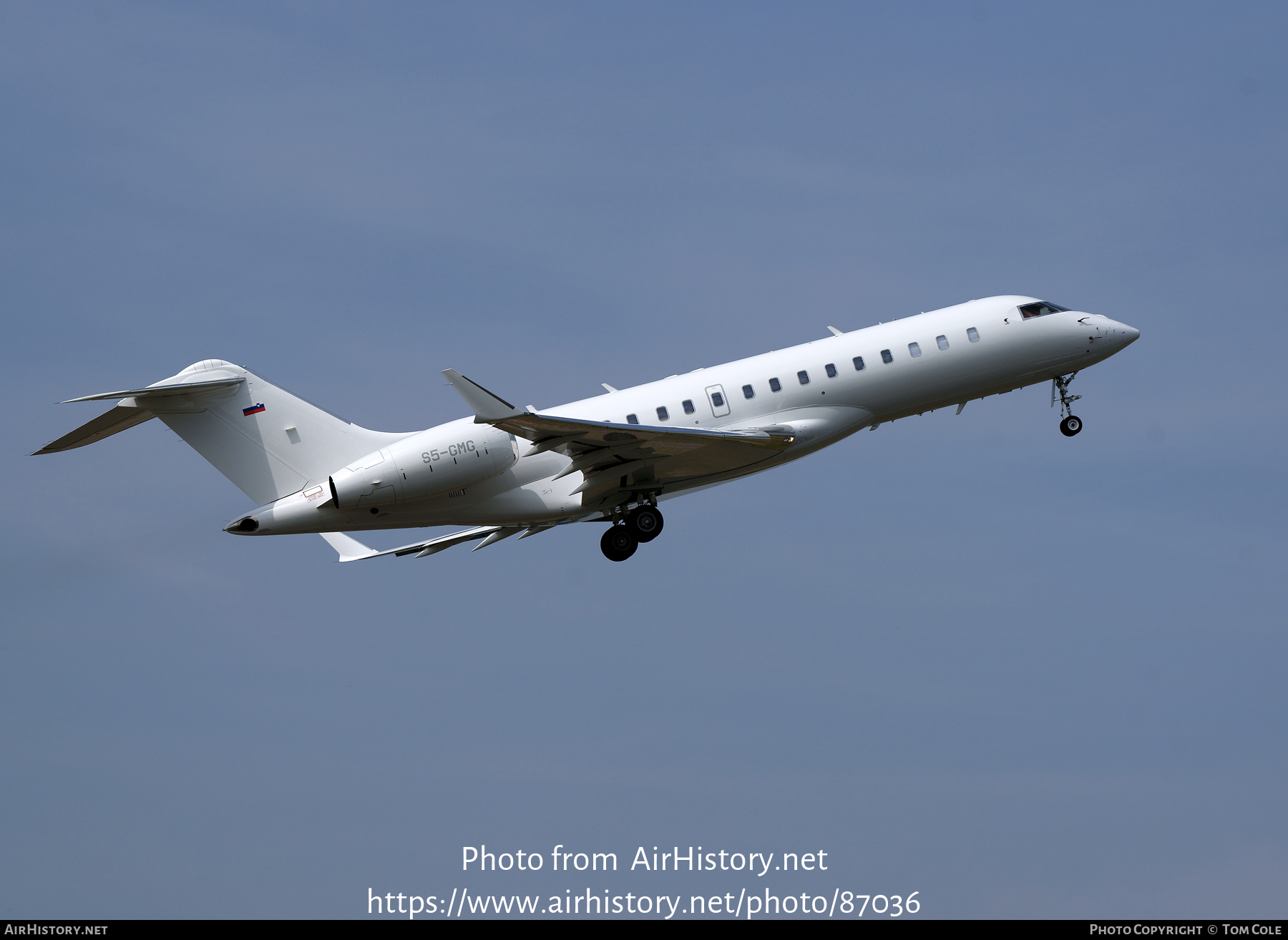 Aircraft Photo of S5-GMG | Bombardier Global Express (BD-700-1A10) | AirHistory.net #87036