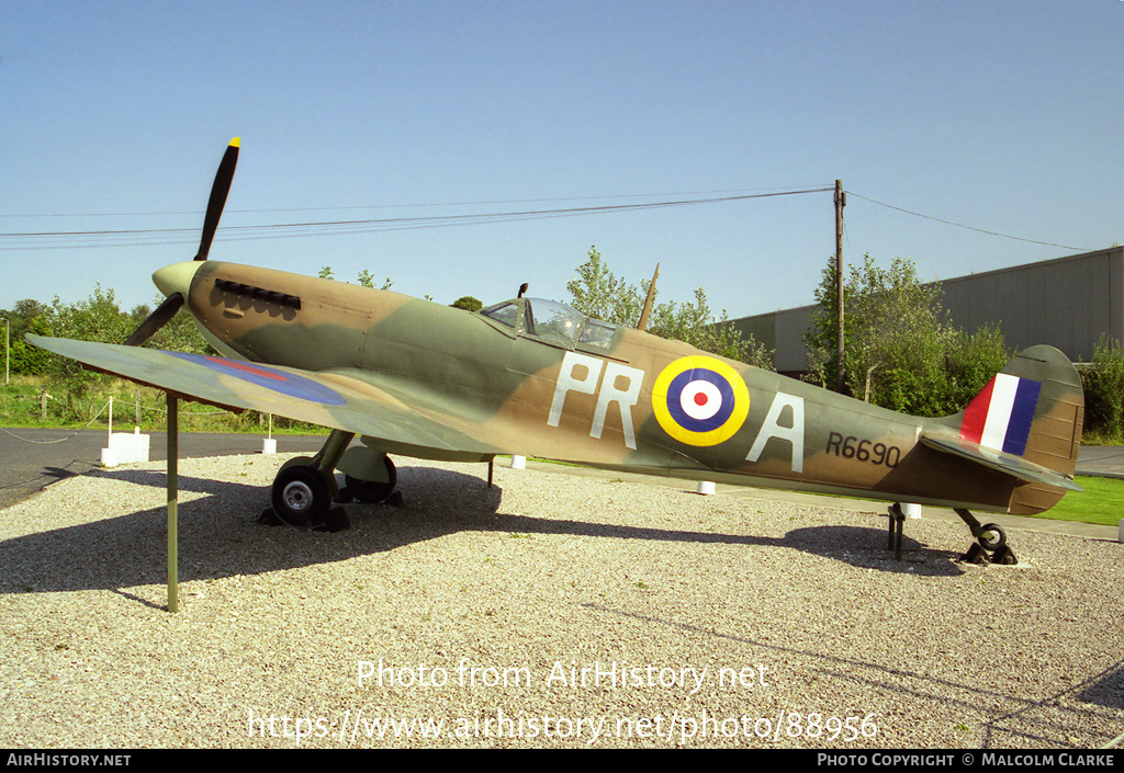 Aircraft Photo of R6690 | Supermarine Spitfire (model) | UK - Air Force | AirHistory.net #88956