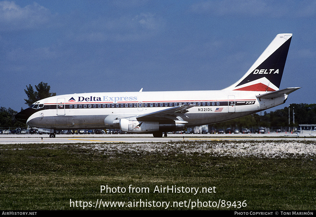 Aircraft Photo of N321DL | Boeing 737-232/Adv | Delta Express | AirHistory.net #89436