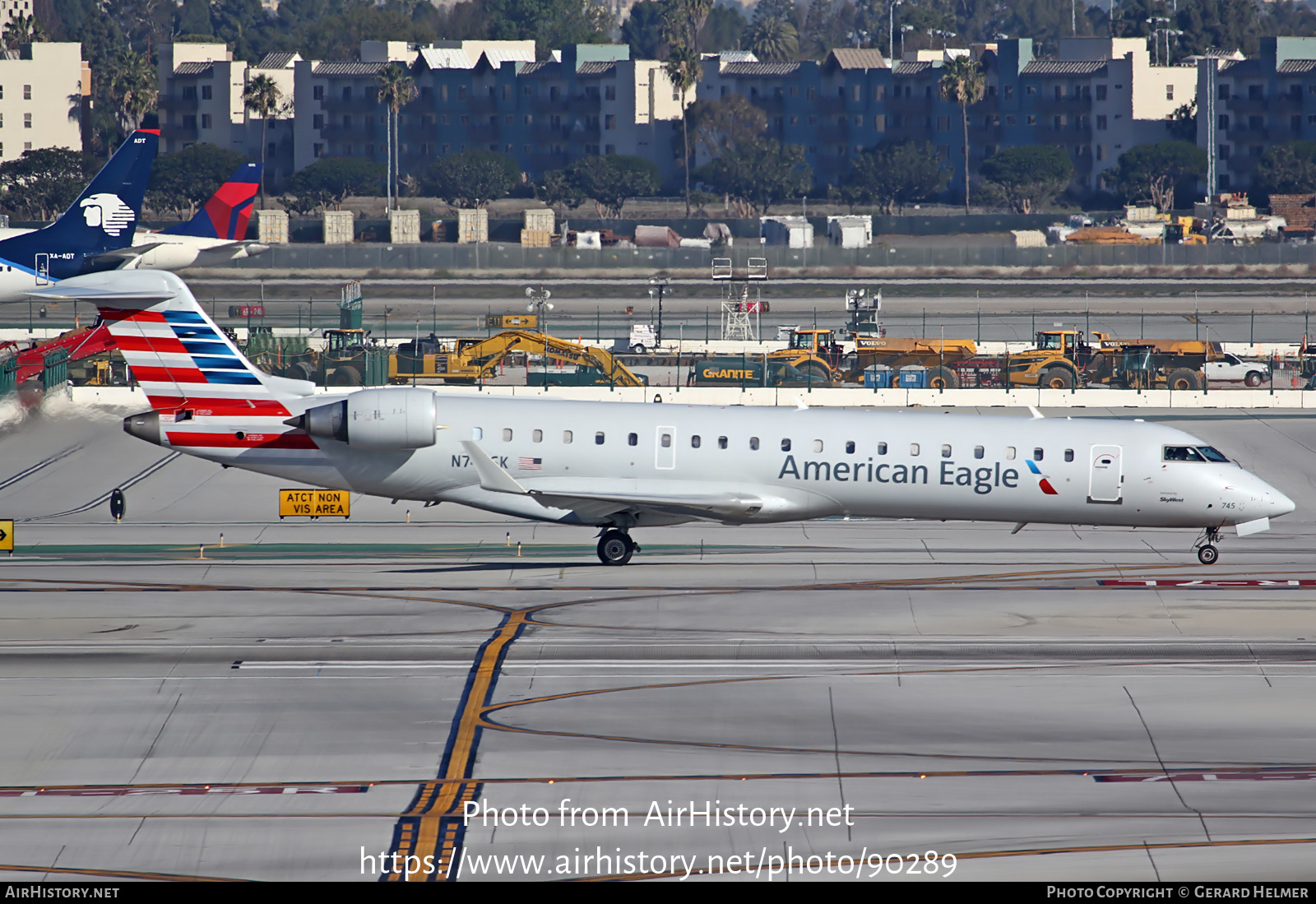 Aircraft Photo of N745SK | Bombardier CRJ-701ER (CL-600-2C10) | American Eagle | AirHistory.net #90289