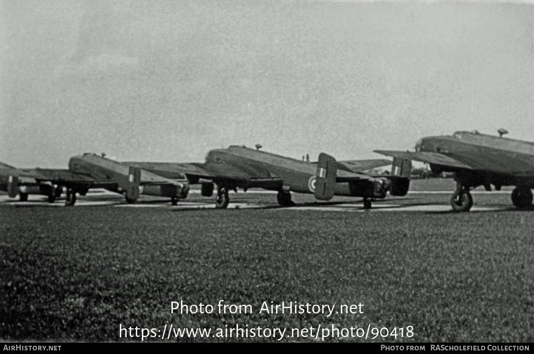 Aircraft Photo of RT8** | Handley Page HP-70 Halifax A9 | UK - Air Force | AirHistory.net #90418