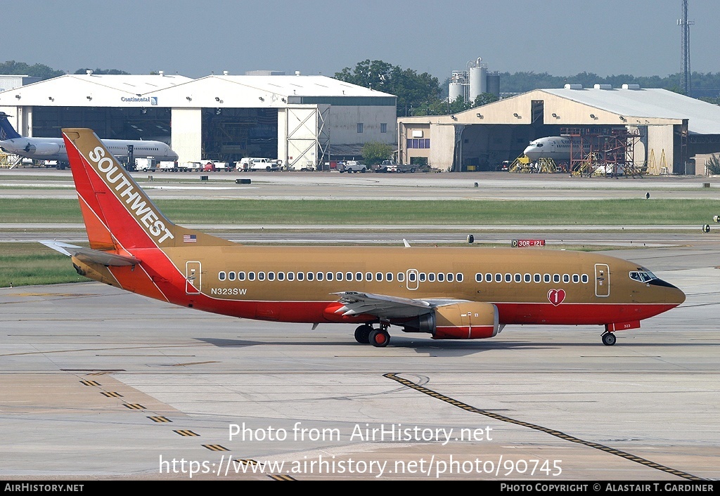 Aircraft Photo of N323SW | Boeing 737-3H4 | Southwest Airlines | AirHistory.net #90745