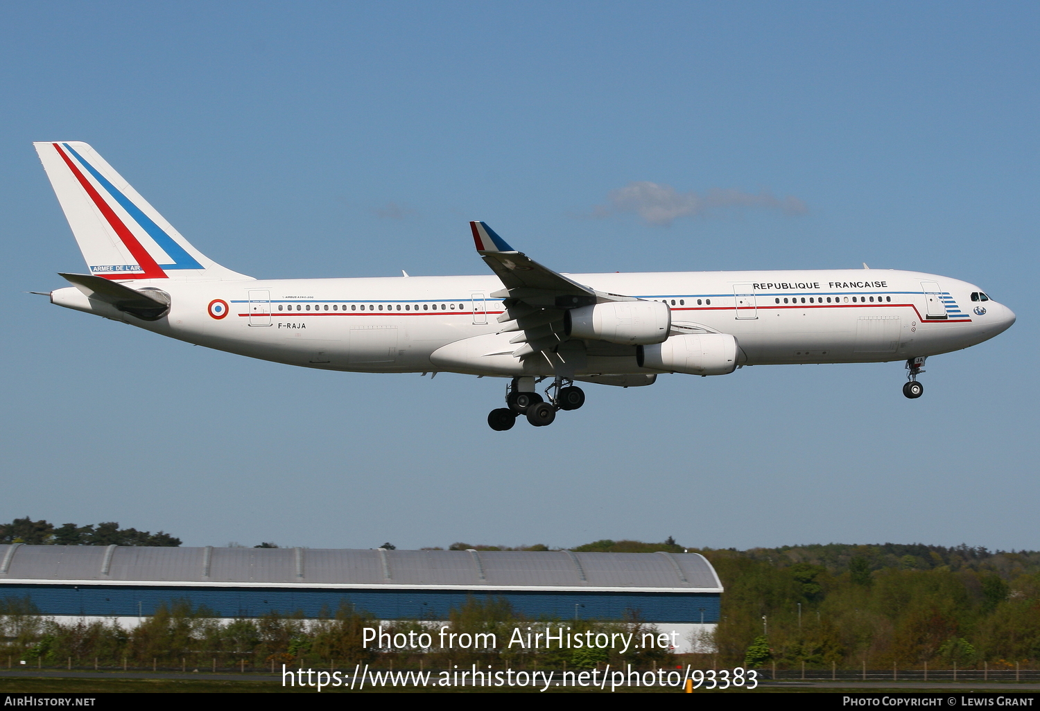 Aircraft Photo of 075 | Airbus A340-211 | France - Air Force | AirHistory.net #93383