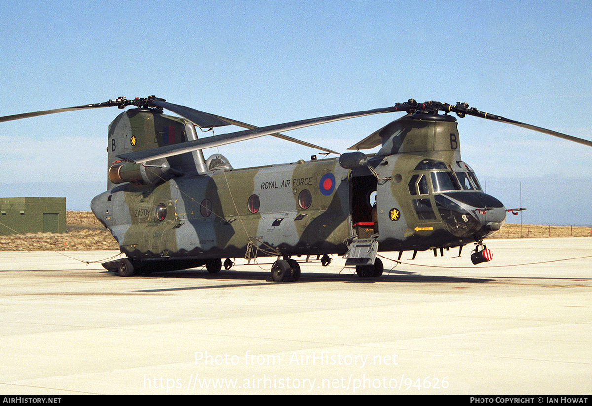 Aircraft Photo of ZA709 | Boeing Vertol Chinook HC1 (352) | UK - Air Force | AirHistory.net #94626